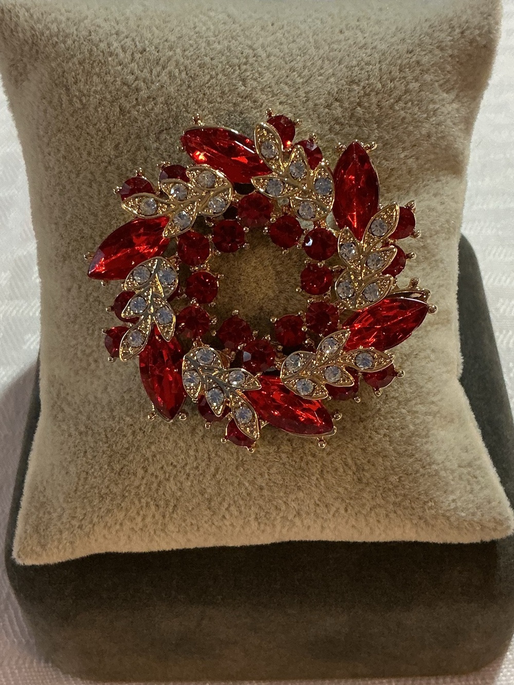 Ruby Man Made & Rhinestone Leaf Wreath Gold Tone Brooch